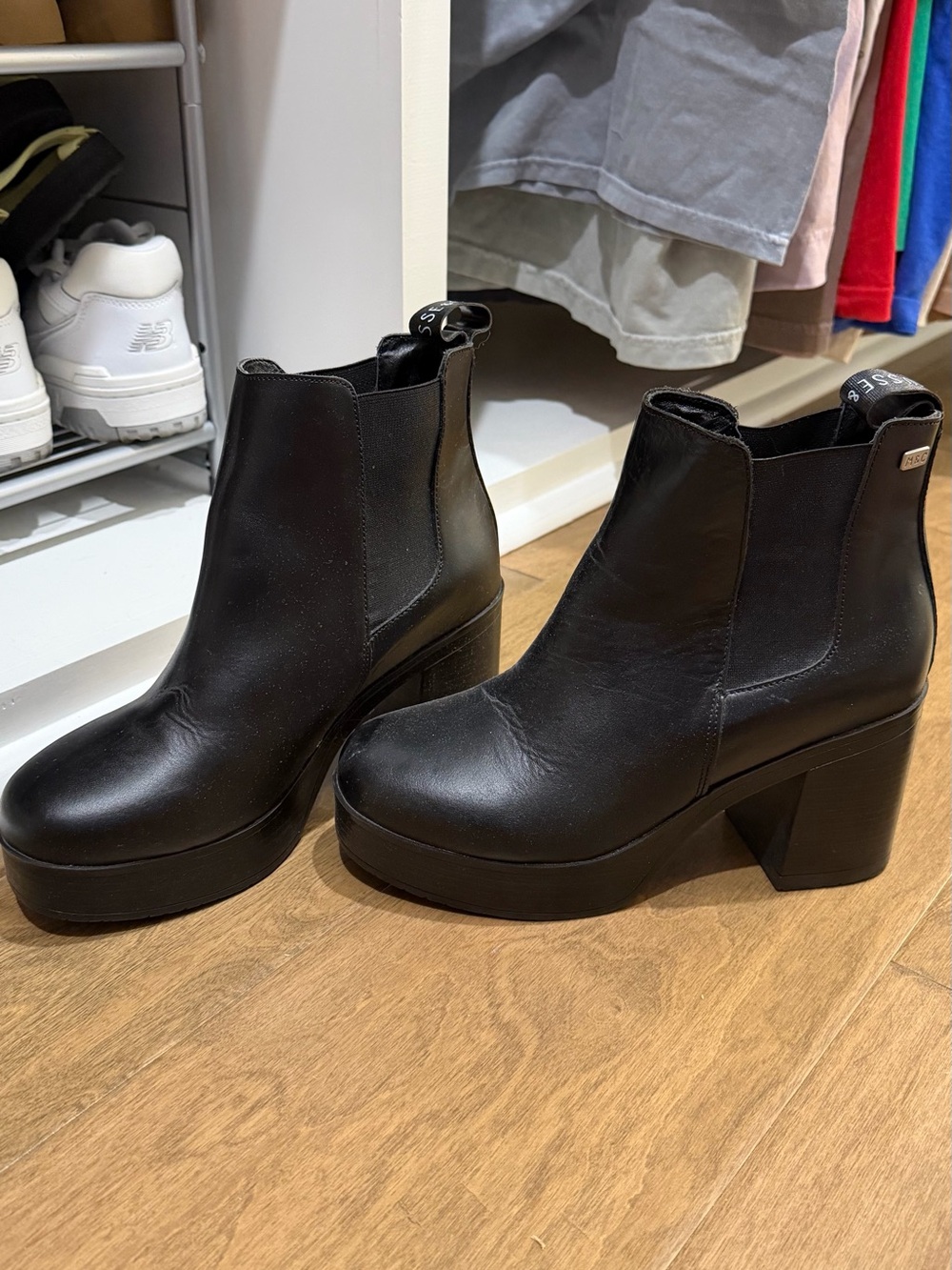 Musse & Cloud Black Platform Chelsea Ankle Booties